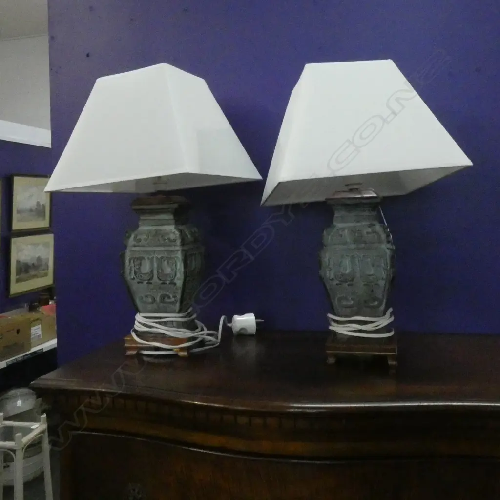 PR ORIENTAL GREEN METAL TABLE LAMPS  - WOOD TRIMS & CREAM SHADES H. 355MM Image 1++