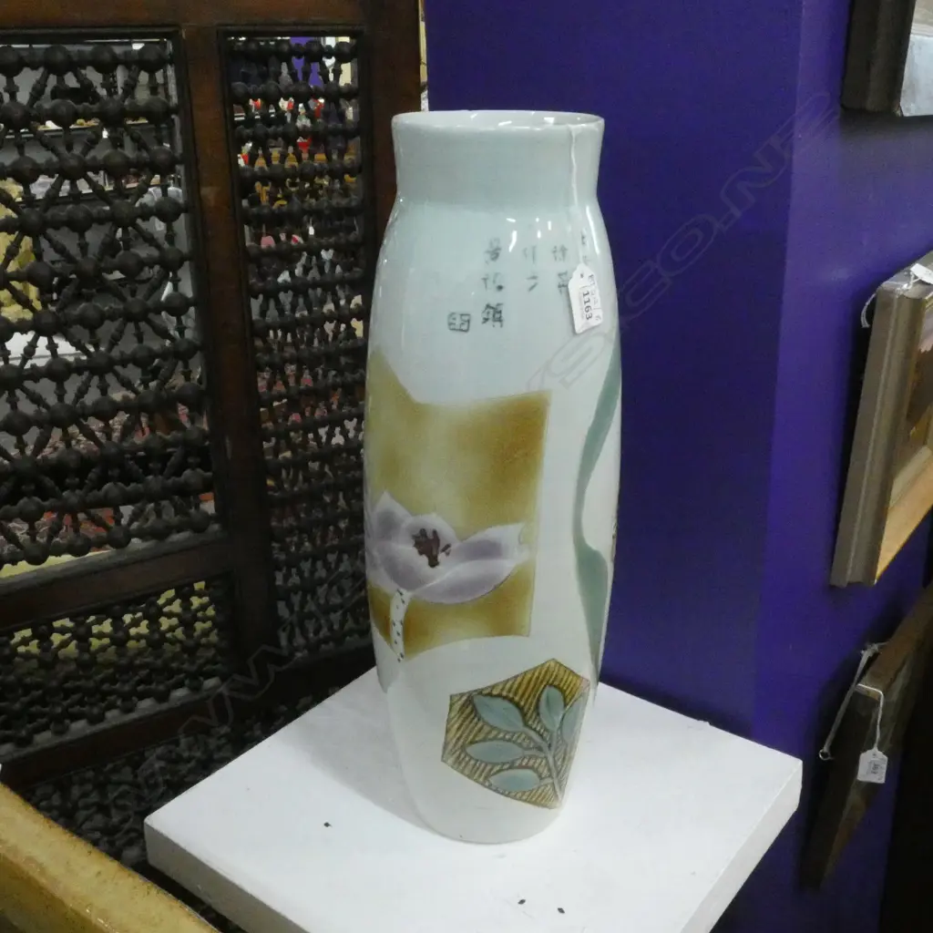 TALL CHINESE PORCELAIN VASE w. FLOWERS H.470mm  Image 1++