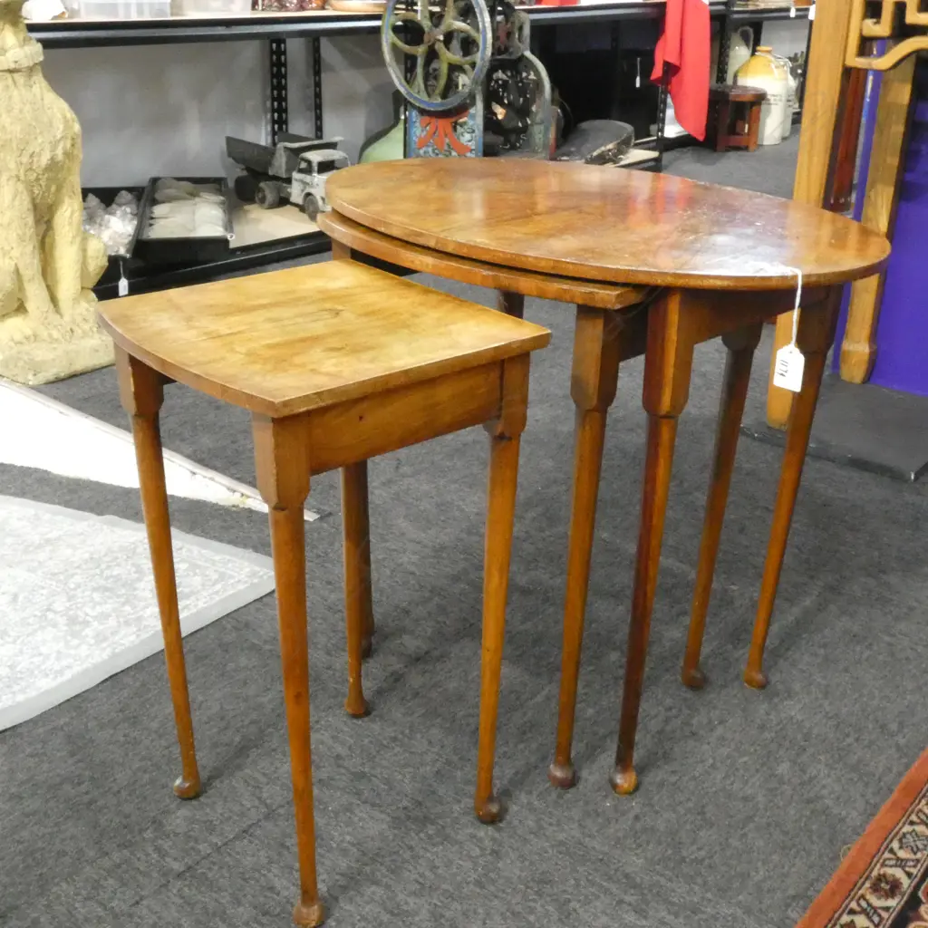 NEST OF TABLES Image 1++