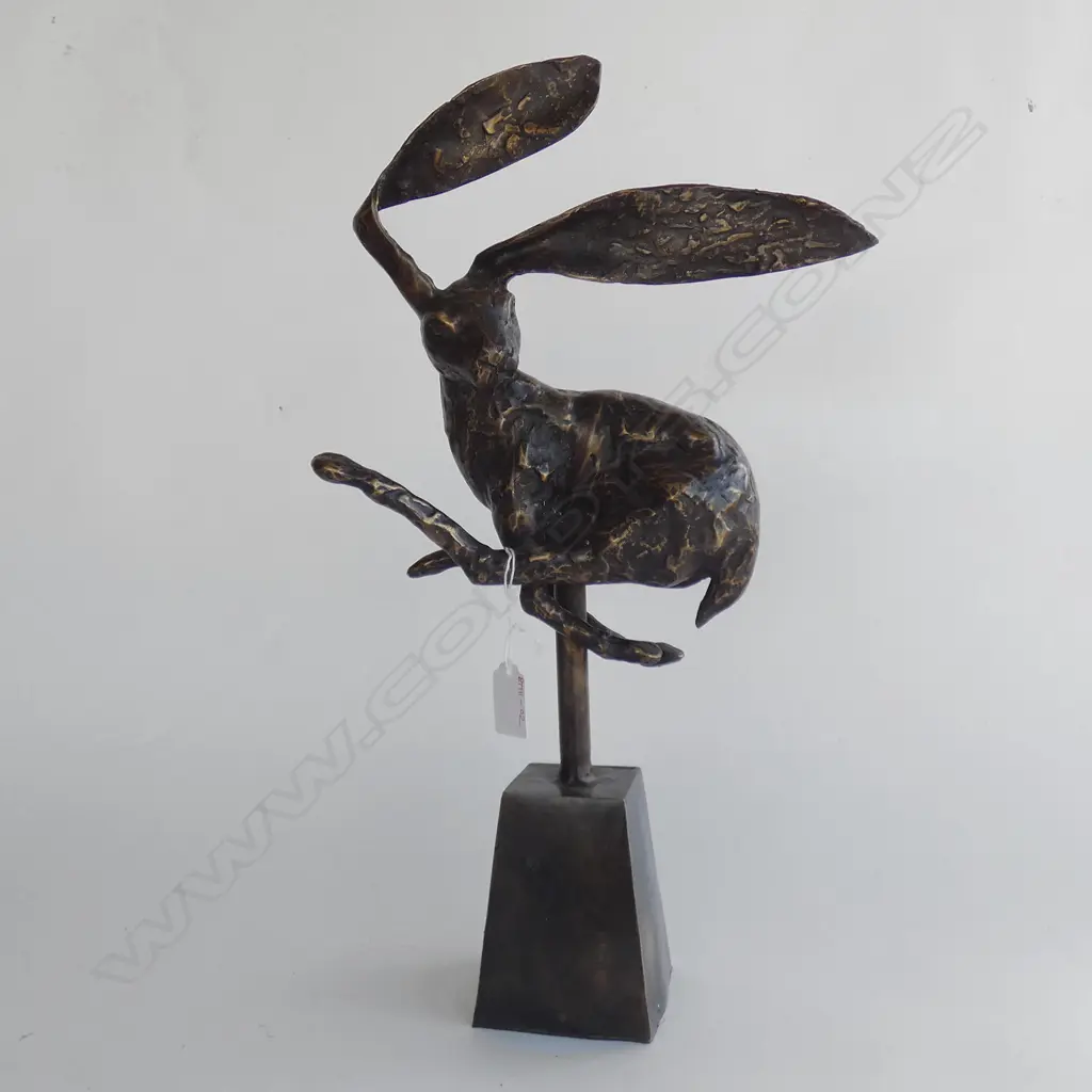 BRONZE HARE ON RAISED STAND  H465 Image 1++