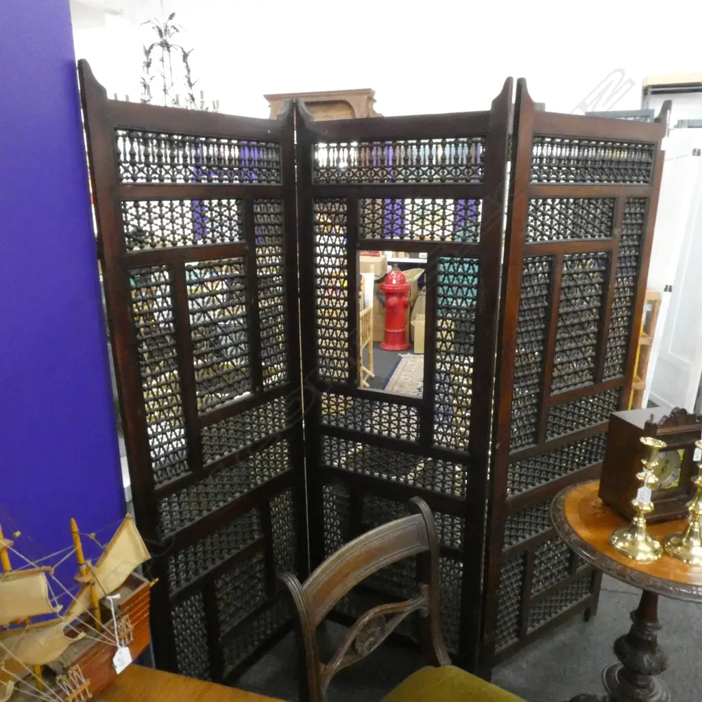 3 PANEL SOLID WOOD RETICULATED SCREEN (DOOR PANEL ABSENT) H1747 W580 X 3 =1740 Image 1++
