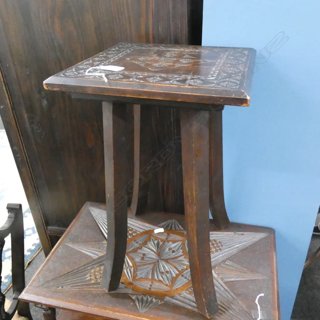 COLONIAL KAURI CHIP CARVED SIDE TABLE Image 1++