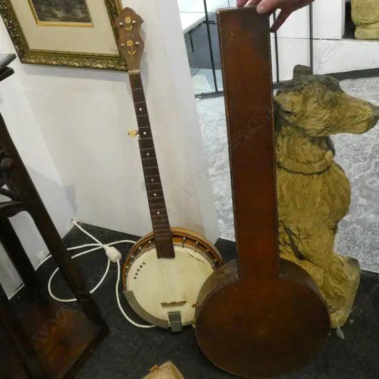 VINTAGE 5 STRING BANJO IN LEATHER CASE AF (NEW SKIN & STRINGS REQ.)