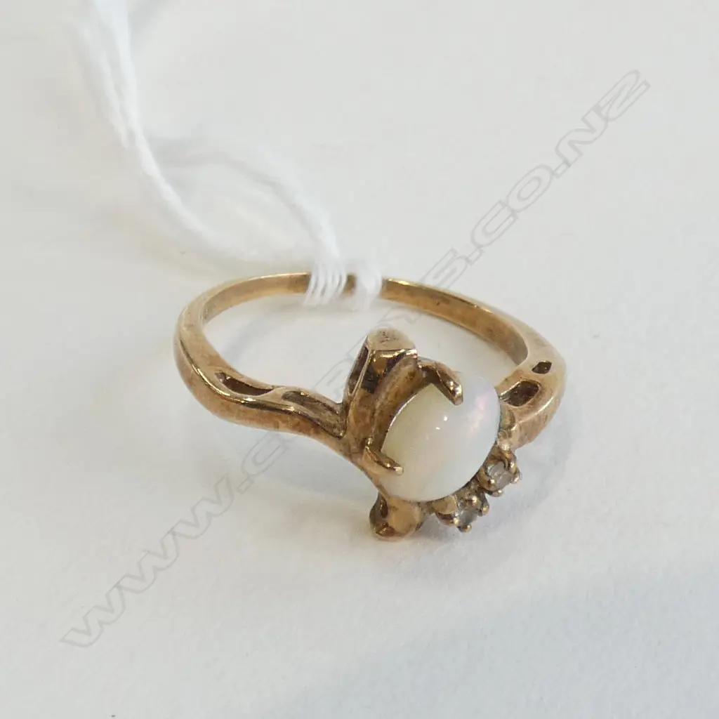 10K GOLD & OPAL CABOCHON RING Image 1++