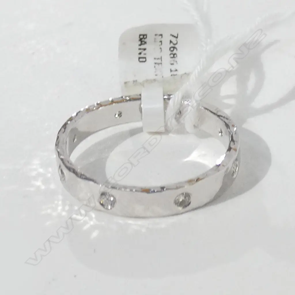 14CT WHITE GOLD AND DIAMOND SET BAND Image 1++