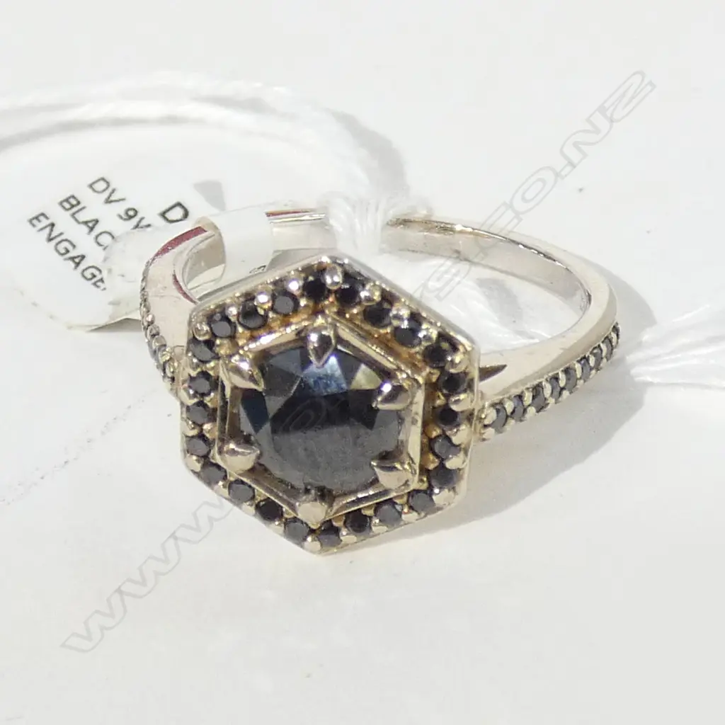 MEADOWLARK 9CT GOLD AND BLACK DIAMOND RING Image 1++