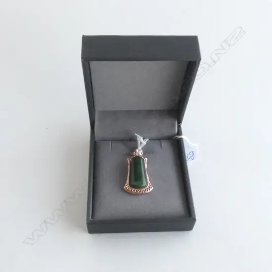 GREEN JADE PENDANT ROSE G/PLATED MOUNT
