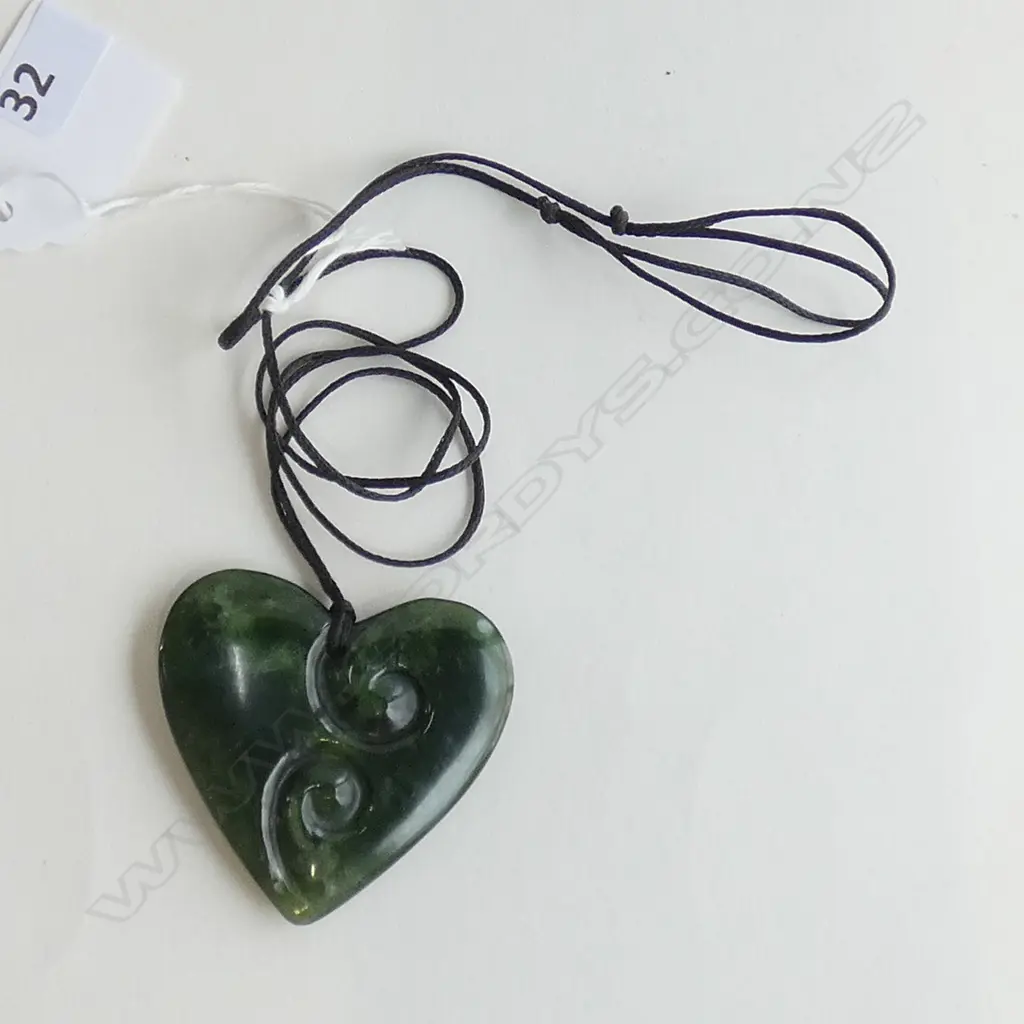 MODERN NEPHRITE HEART PENDANT 2 KORU DESIGNS Image 1++