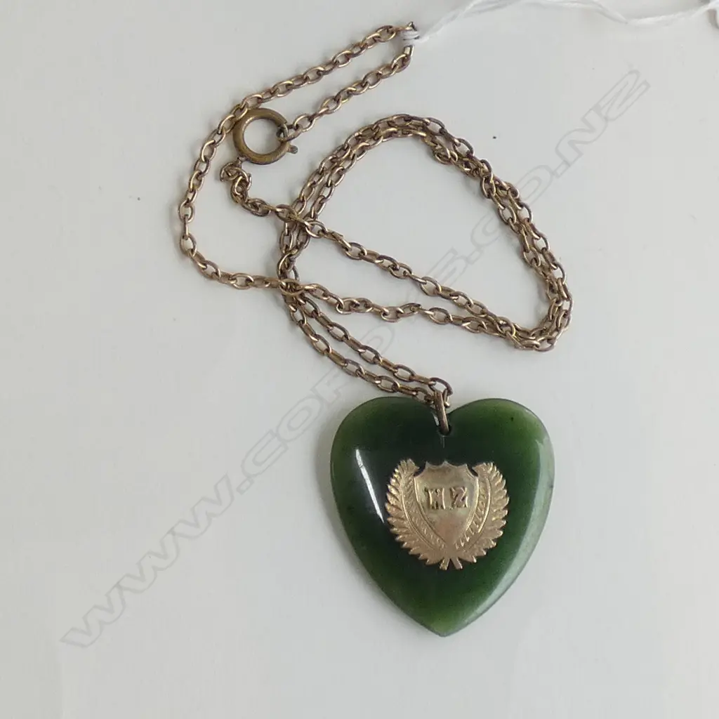 C1900 POUNAMU HEART PENDANT 9CT NZ & FERN MOUNT Image 1++