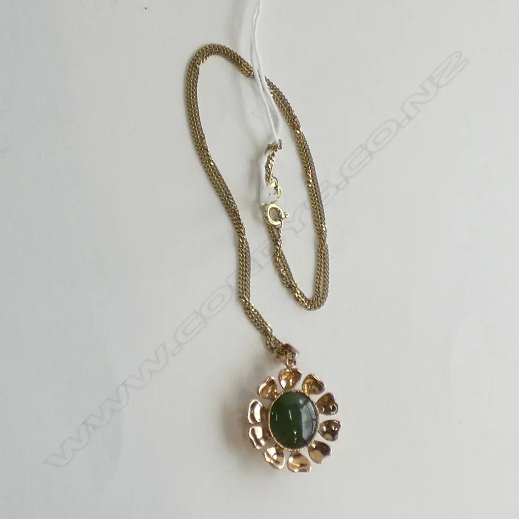 ROSE GOLD & NEPHRITE PENDANT ON 14CT GOLD CHAIN 9.6gms Image 1++