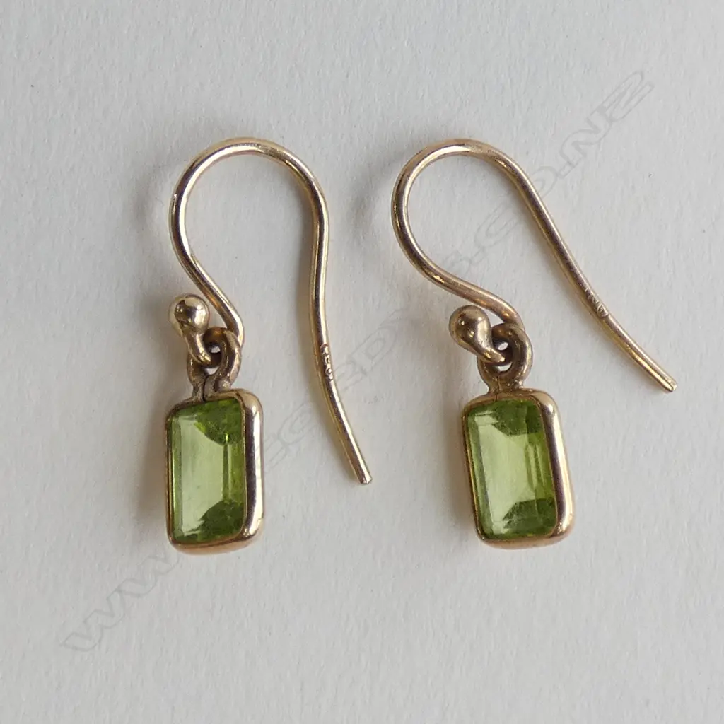 PAIR 9CT GOLD & PERIDOT EARRINGS Image 1++