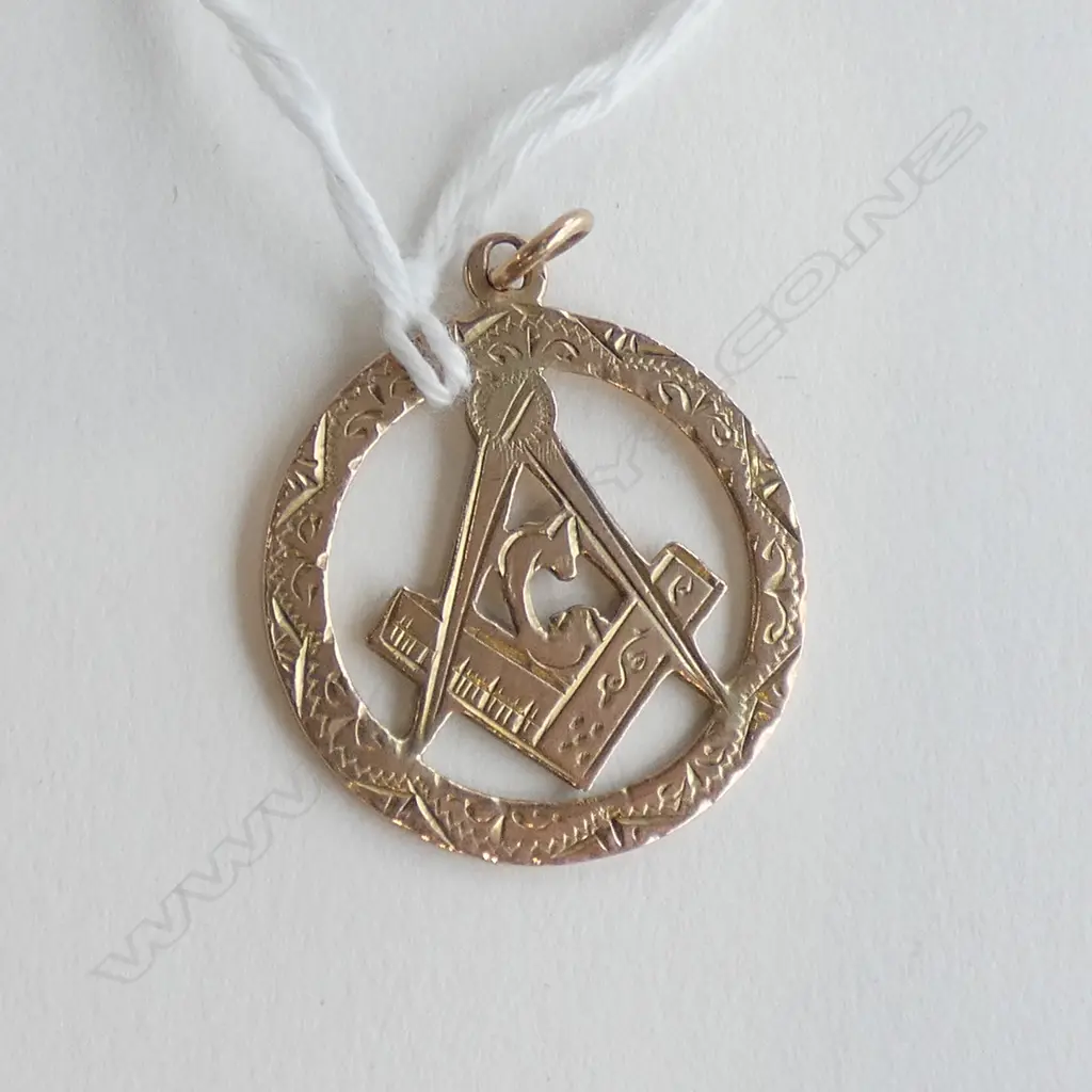 CHESTER 1917 9CT GOLD MASONIC PENDANT 2.9gms Image 1++