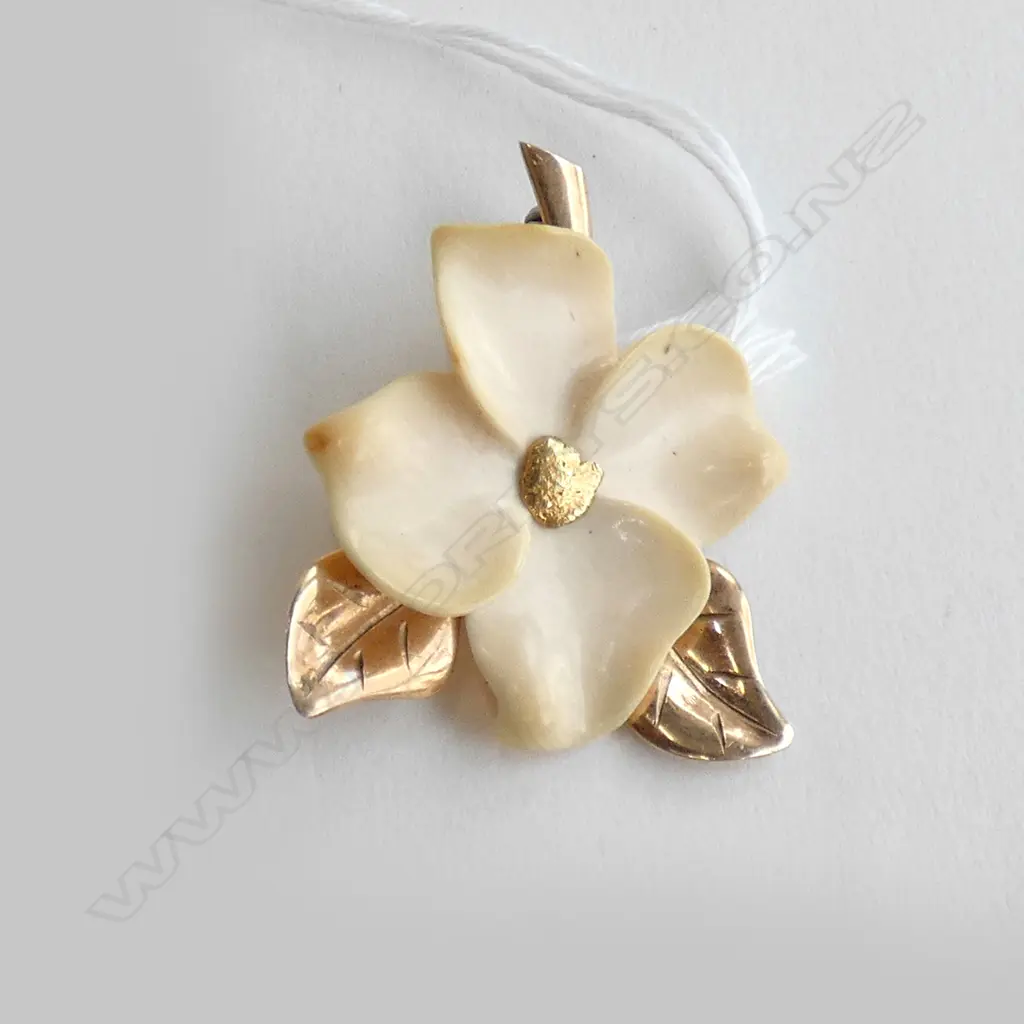 10CT GOLD AND IVORY BROOCH 4.53gm Image 1++