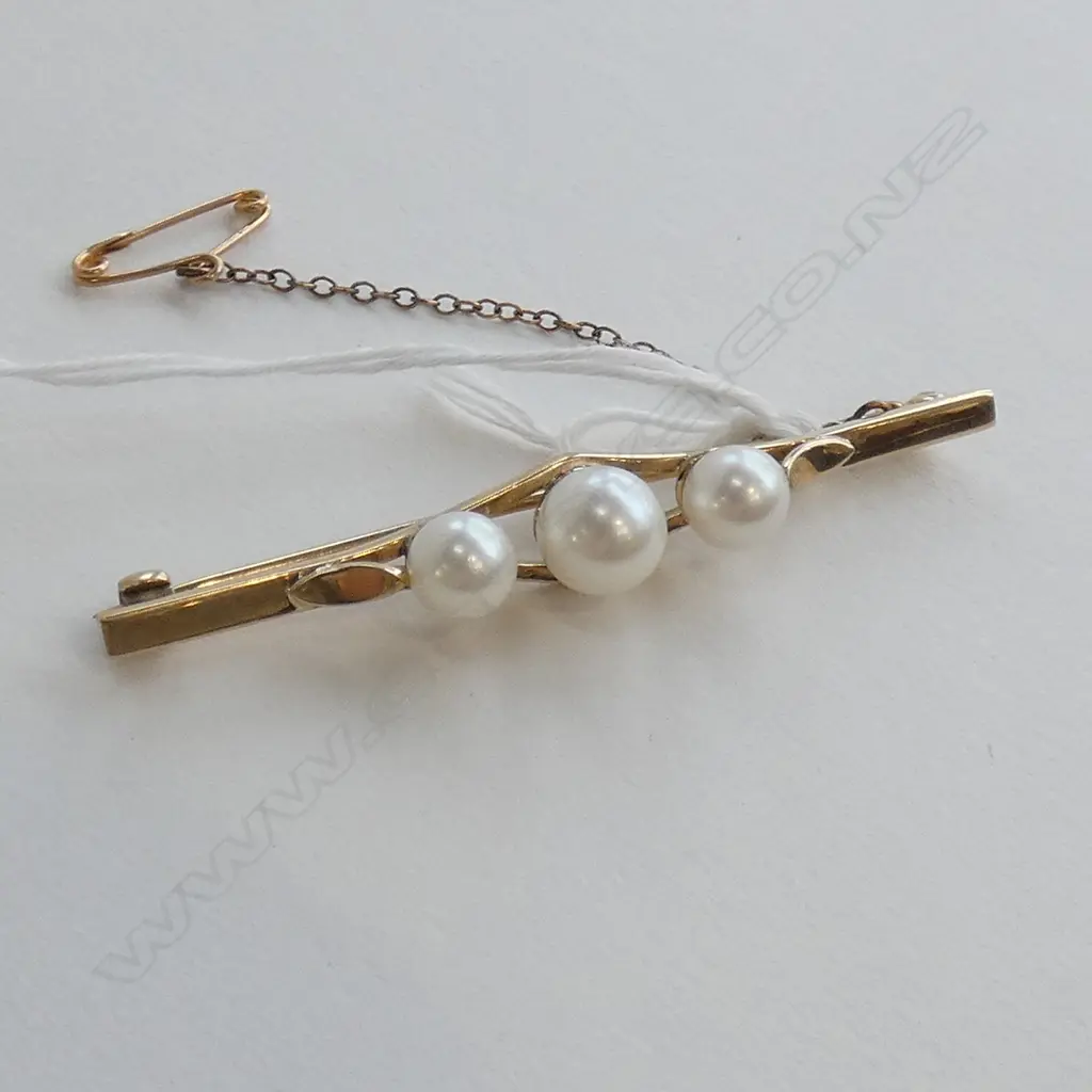 	VINTAGE 9CT GOLD & 3 PEARL BAR BROOCH 5.95GMS Image 1++