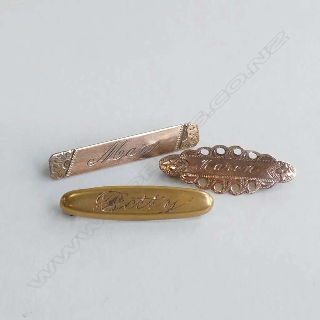 3 EARLY 20thC 9CT GOLD NAMED BROOCHES Image 1++