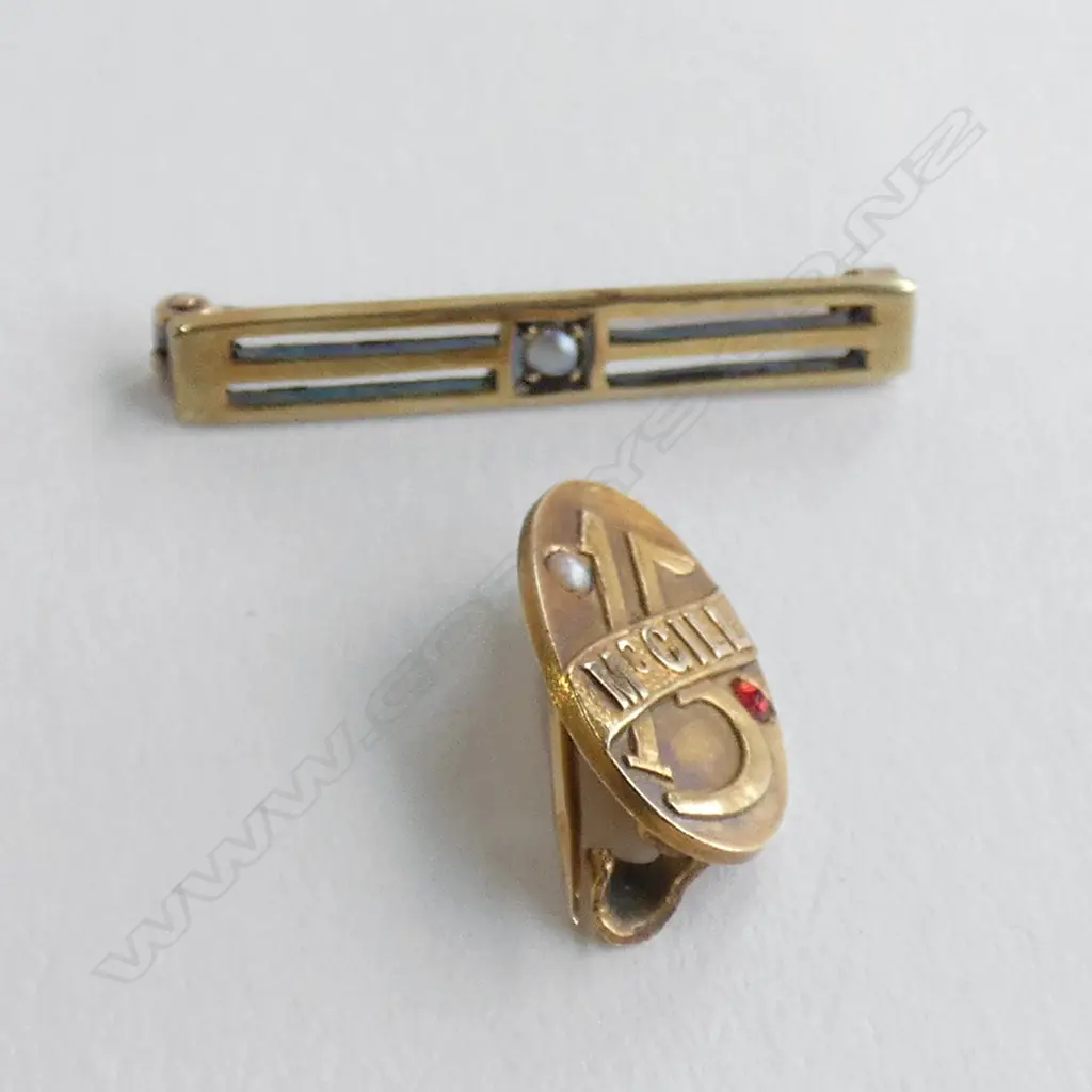 TWO 14CT GOLD BROOCHES  1.32gm Image 1++