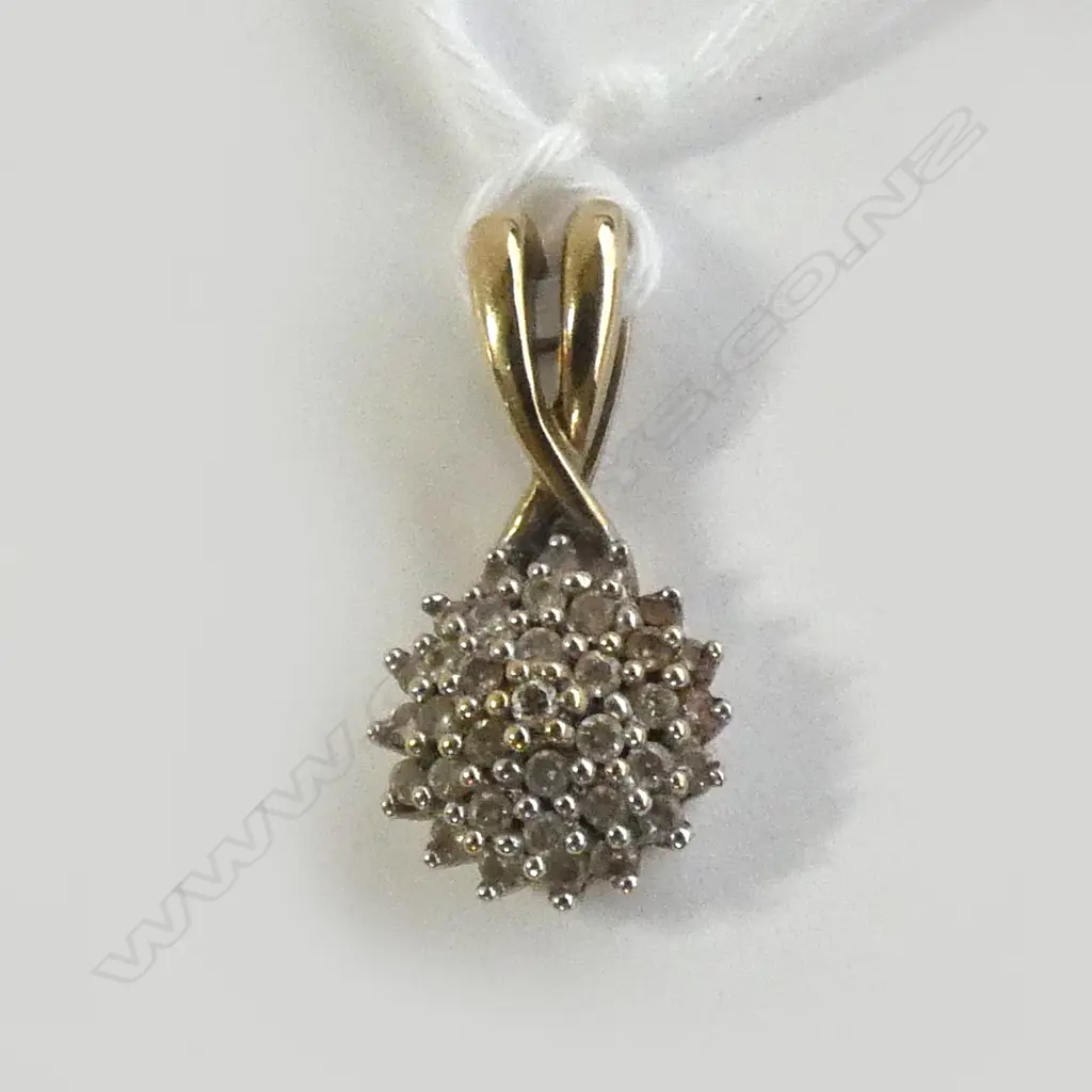 (014) 9CT & DIAMOND PENDANT Image 1++