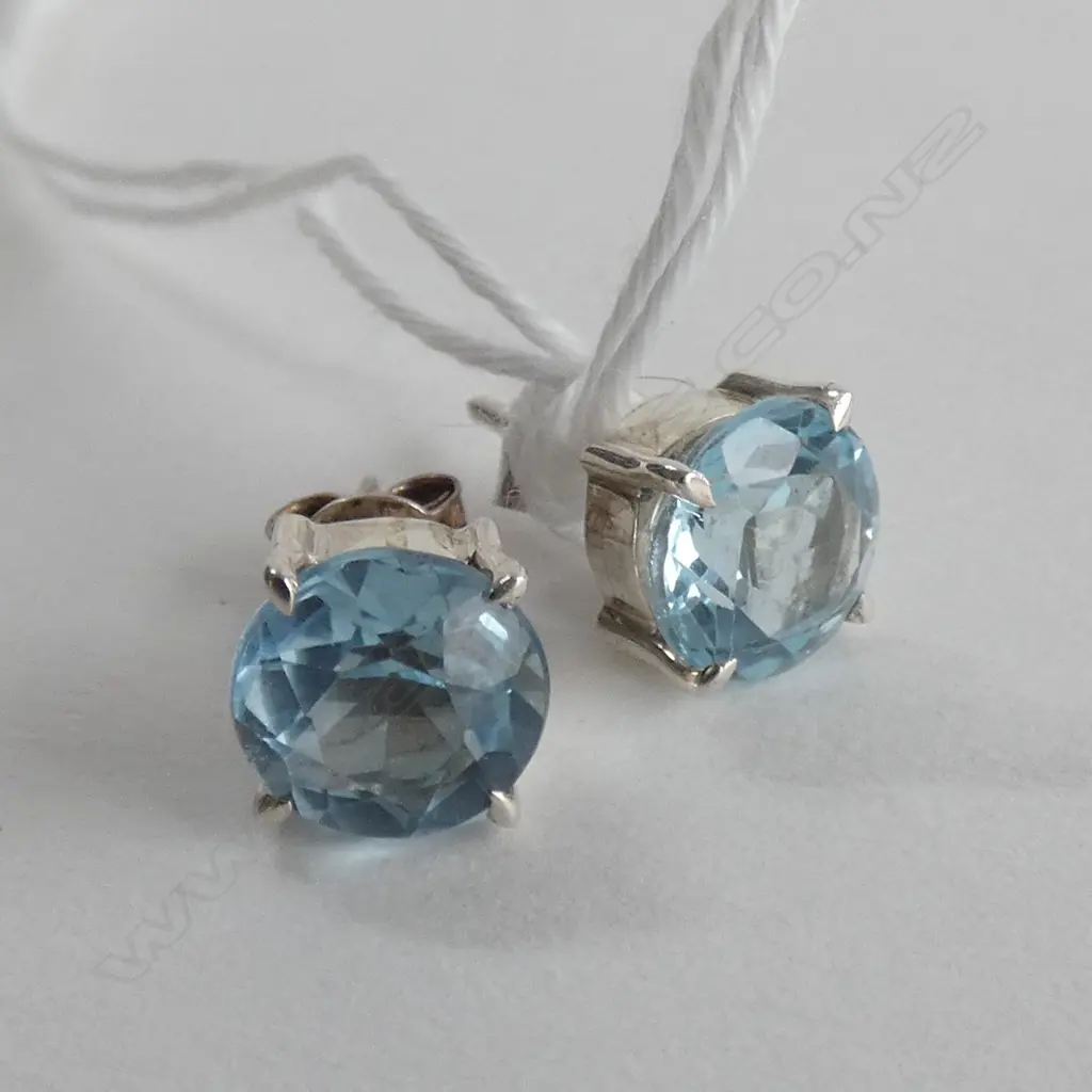 PR SILVER & BLUE TOPAZ STUD EARRINGS Image 1++
