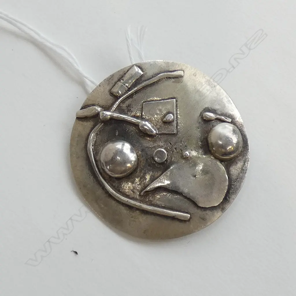 STG SILVER BROOCH 18 GRAMS 40mm dia Image 1++