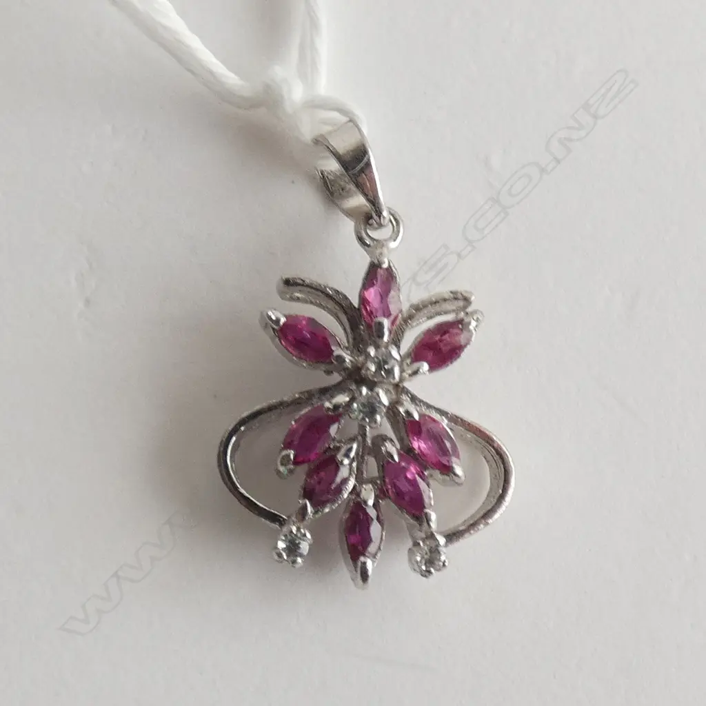 SILVER AND RUBY PENDANT Image 1++