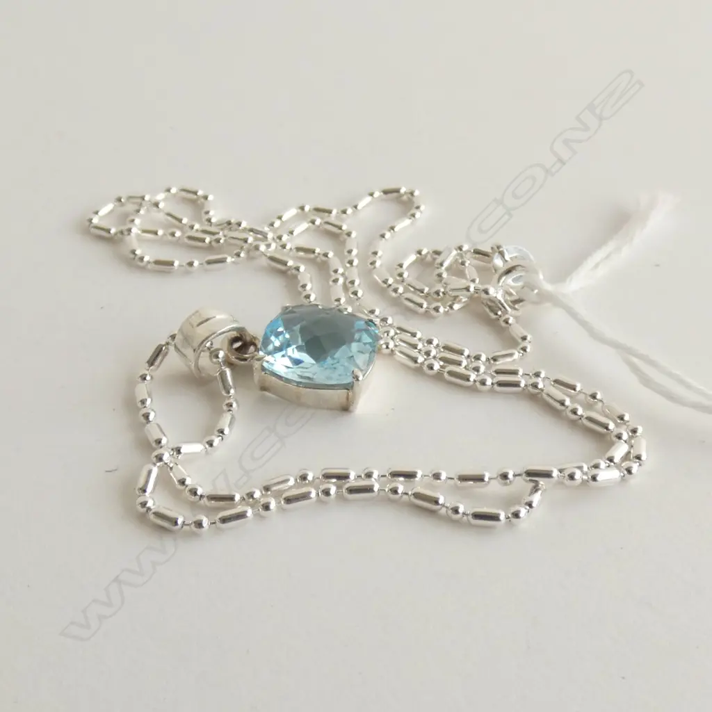 BLUE TOPAZ 925 SILVER SET PENDANT & CHAIN  Image 1++