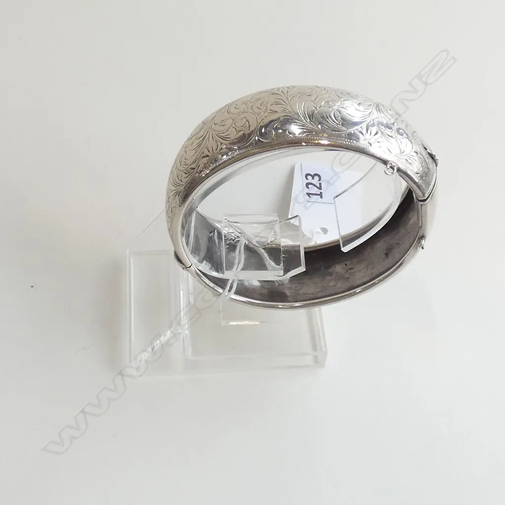 WIDE SILVER HINGED BANGLE 33.79gm  Image 1++