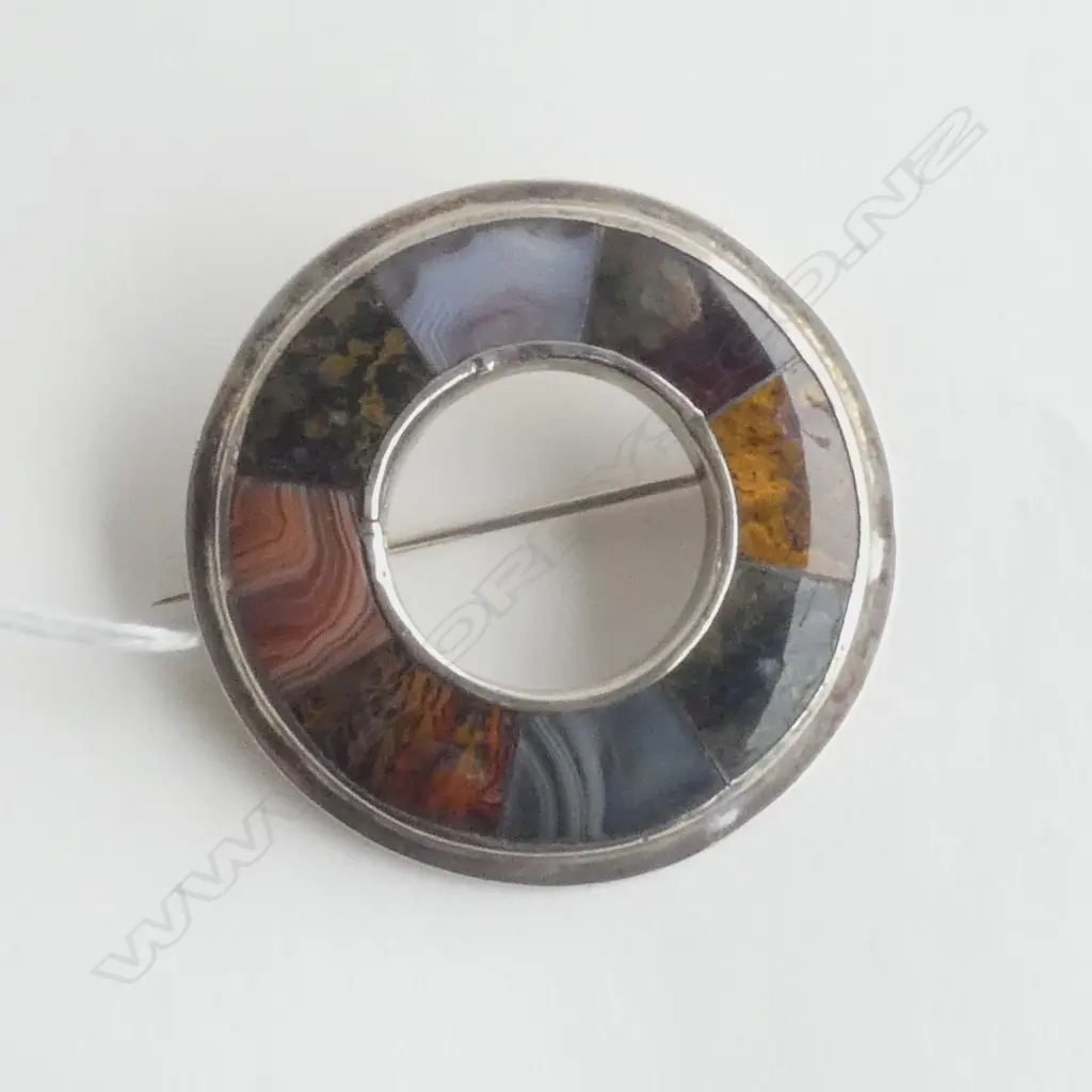 LG CIRCULAR SCOTTISH STG SILVER & PEBBLE BROOCH DIA 55MM Image 1++