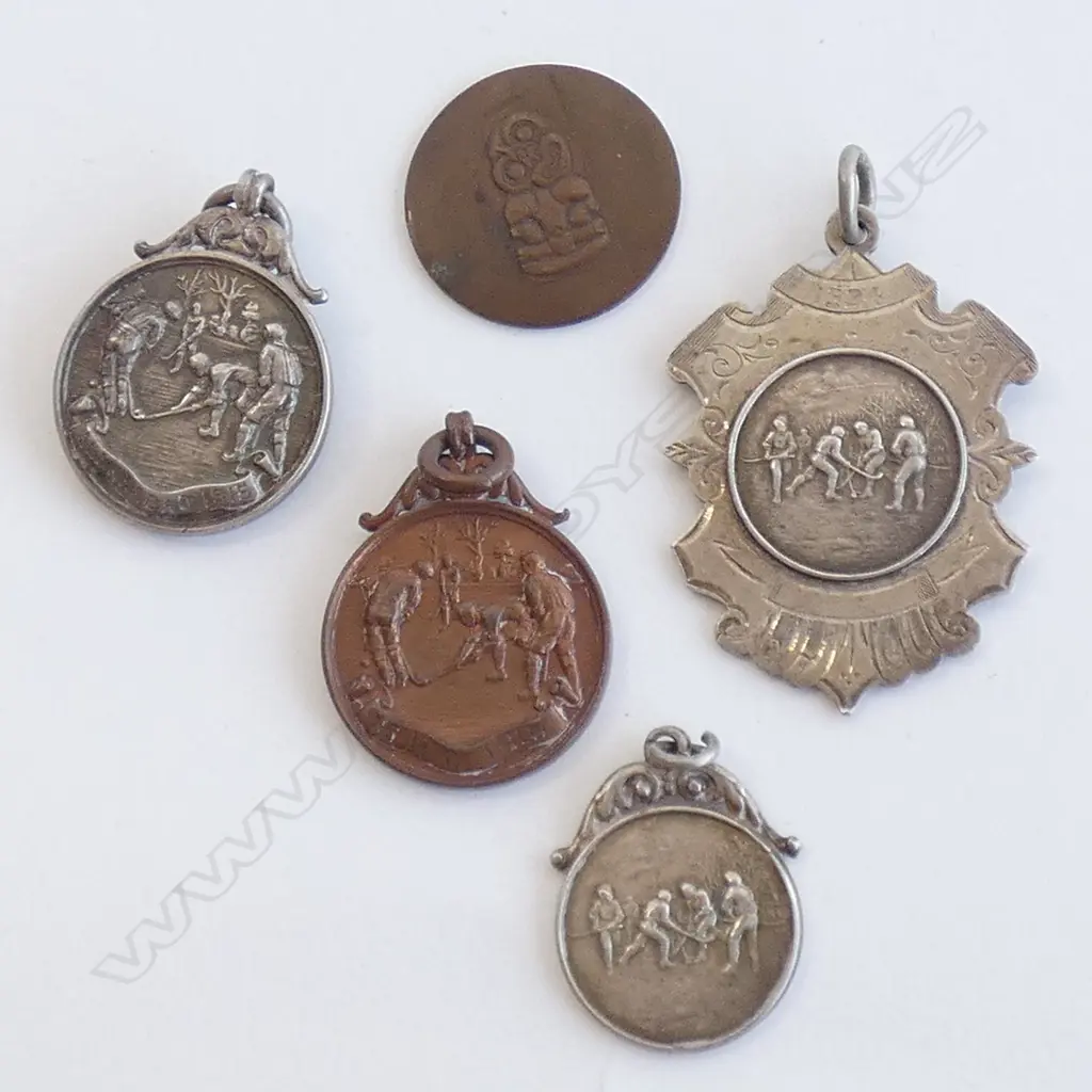 3 OLD STG SILVER HOCKEY BADGES C1917-24 28GMS & COPPER TIKI COIN & COPPER HOCKEY BADGE C1916 Image 1++