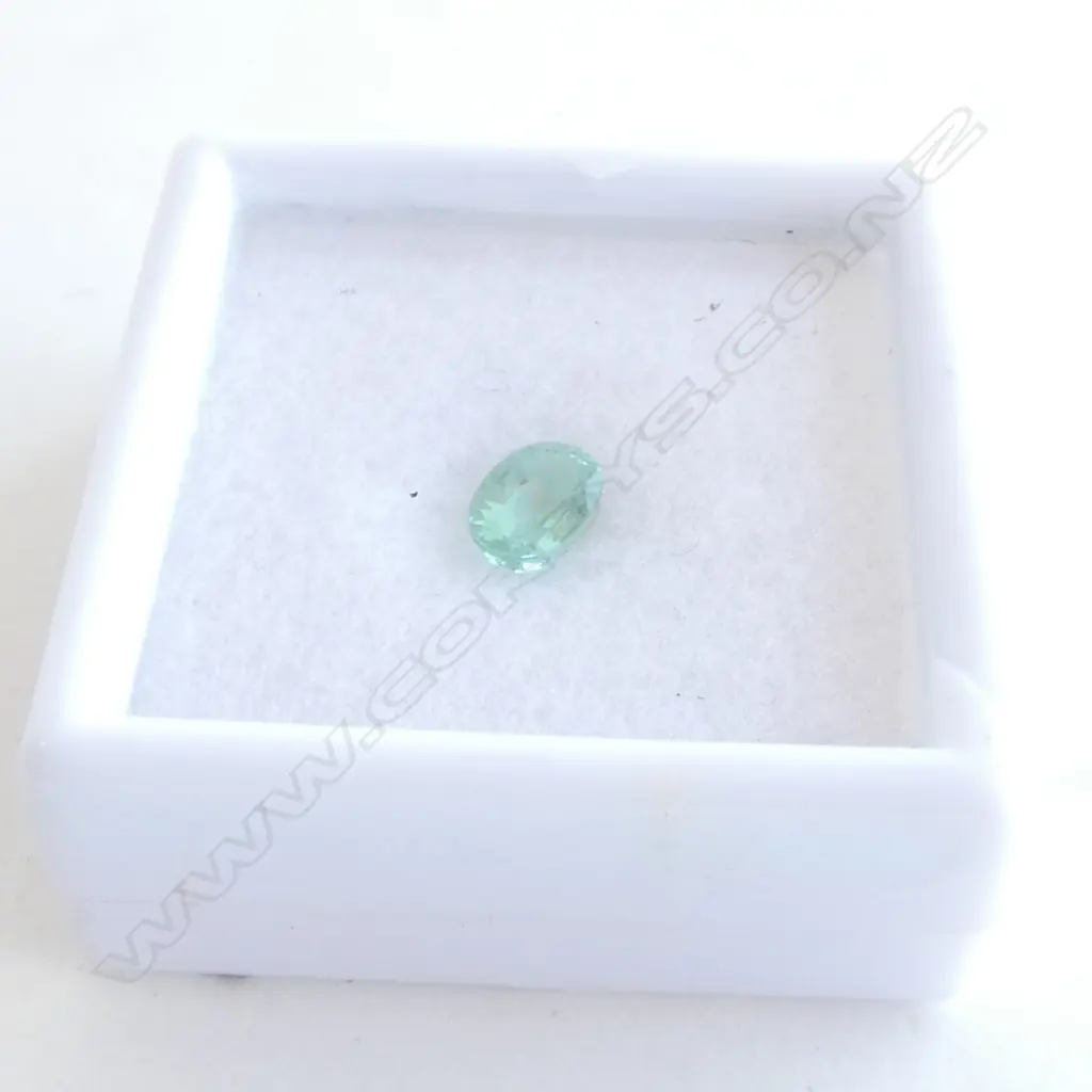 UNSET APATITE? (approx 1.00 carat) Image 1++