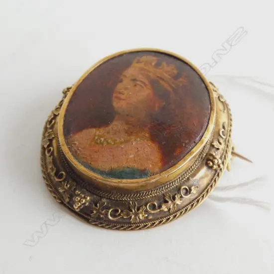 19THC GOLD FRAMED PORTRAIT MINIATURE BROOCH A.F 7.7gm