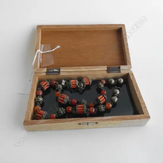 NEPALISE SILVER/CORAL/CARNELIAN NECKLACE & EARRINGS IN WOOD BOX