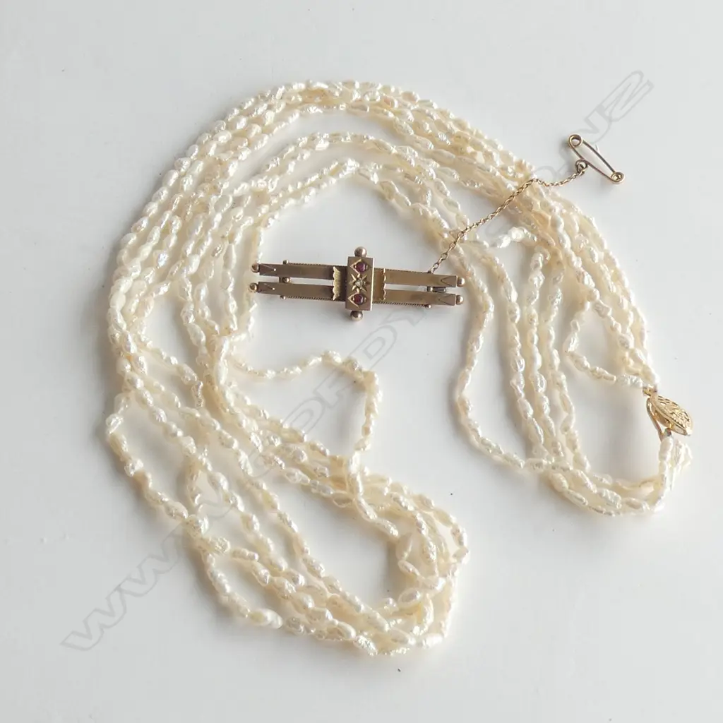 VINTAGE 4 STRAND SEED PEARL NECKLACE & 9CT BAR BROOCH  Image 1++