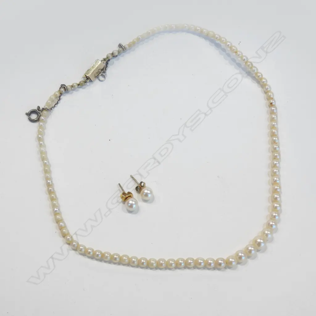 CULTURED PEARL NECKLACE AND PEARL STUD EARRINGS Image 1++