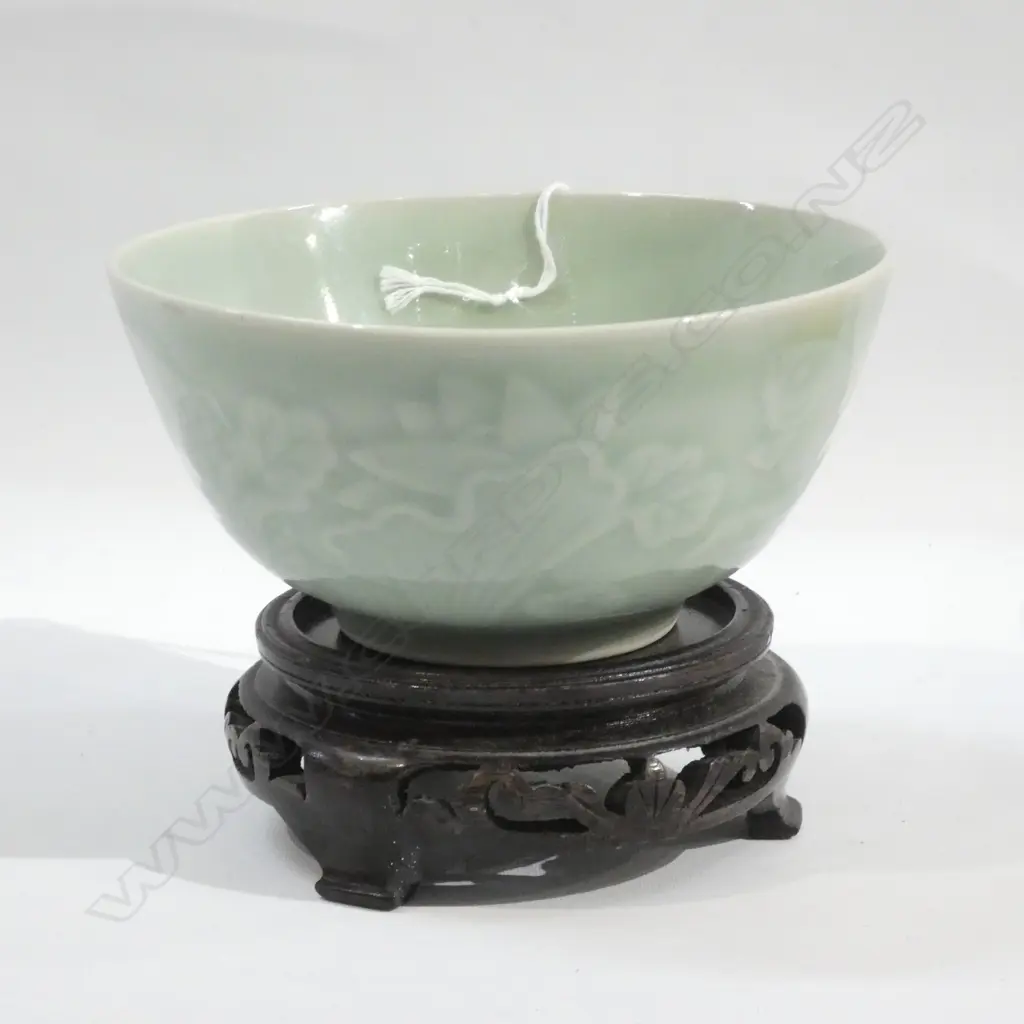 CHINESE CELADON BOWL   W/STAND Image 1++