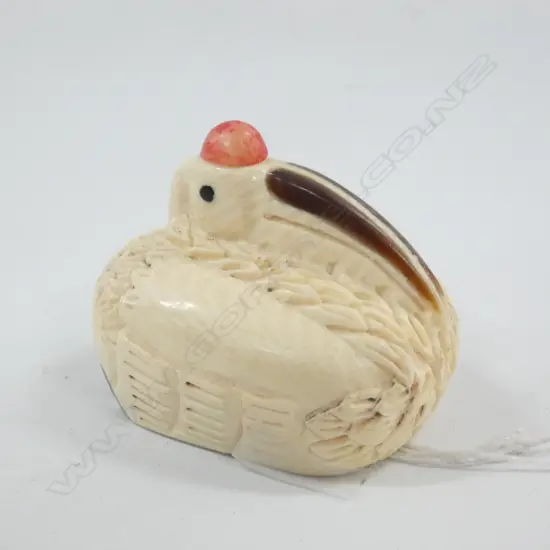 FAUX IVORY PELICAN SNUFF BOTTLE L.55mm