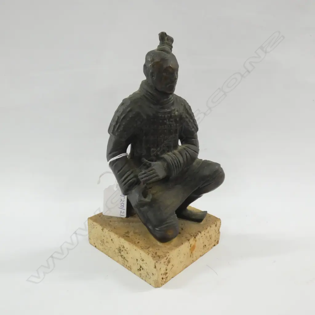 CROUCHING BRONZE CHINESE SOLDIER H.210mm Image 1++