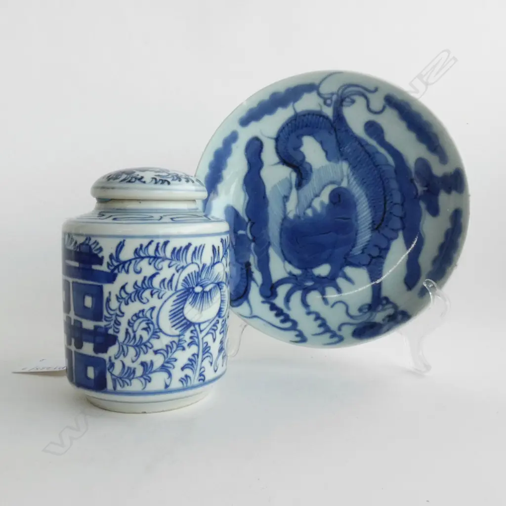 2 PCES B/W CHINESE CERAMICS; TEA CADDY & DRAGON PLATE 155mm dia Image 1++