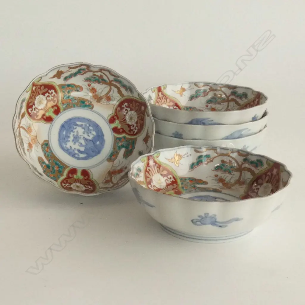 5 JAPANESE IMARI PORCELAIN SCALLOPED RIM BOWLS (170mm) Image 1++