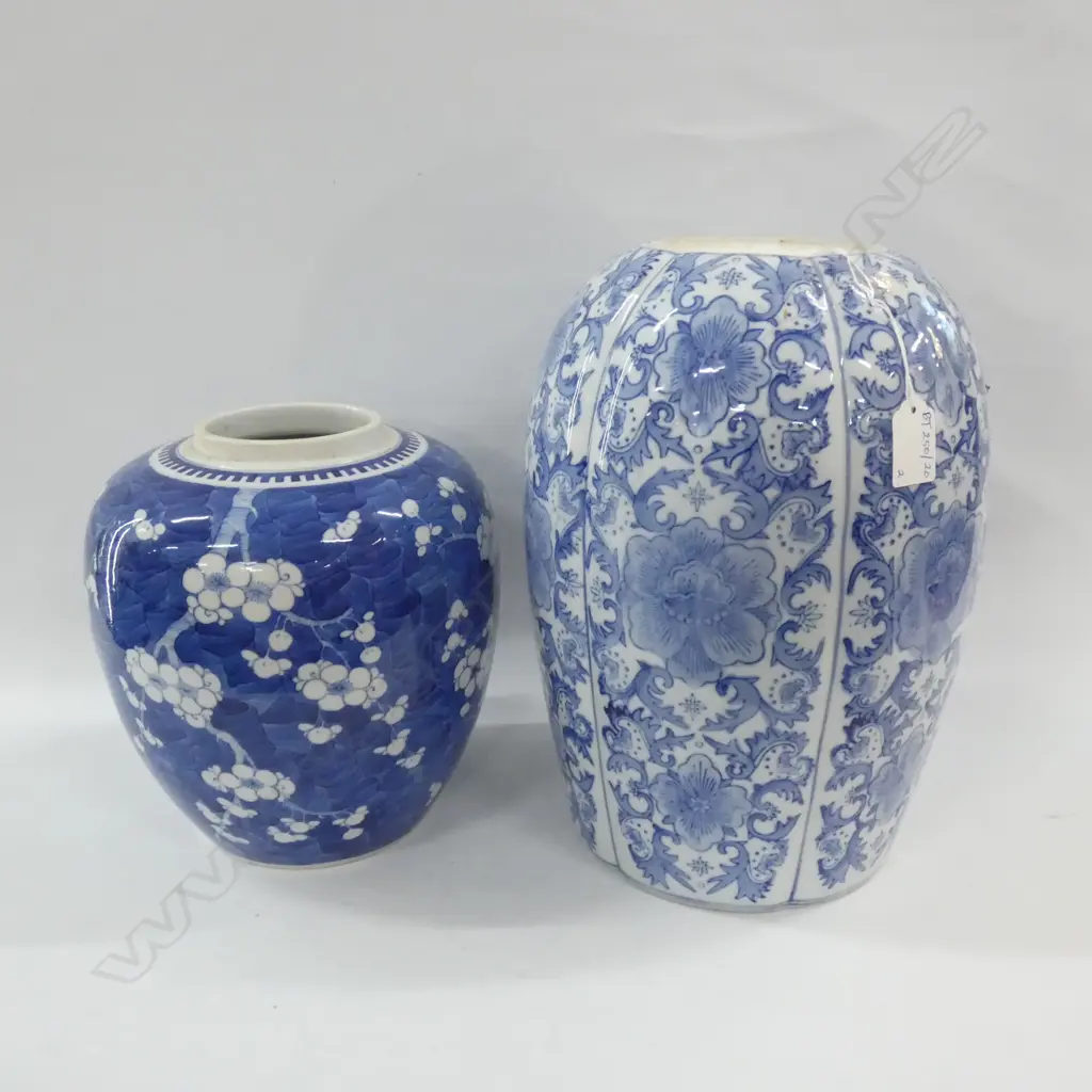 2 LARGE B/W GINGER JARS NO LIDS H.320mm Image 1++