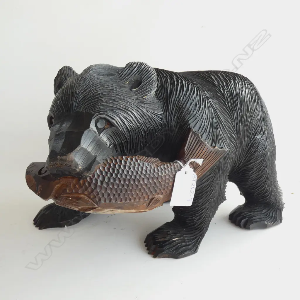 VINTAGE CARVED WOOD JAPANESE BROWN BEAR - SALMON IN MOUTH L 300MM Image 1++
