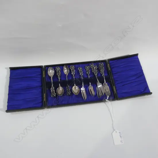 VINTAGE 12 PC DECORATIVE RODD CAKE SET; 6 SPOONS & 6 FORKS 