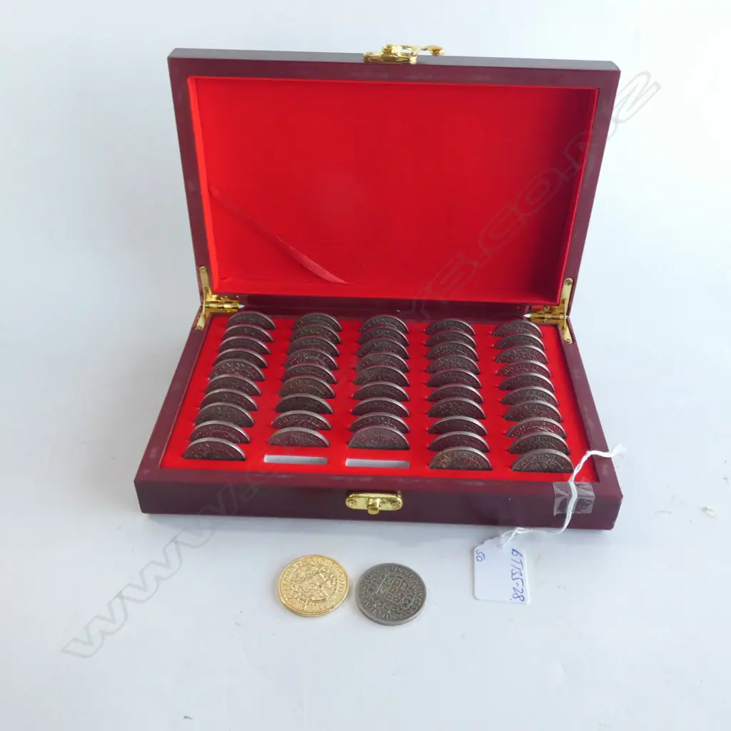 HARD CASE OF 50 NZ HALF CROWNS LATE 1940'S TO '60'S Image 1++