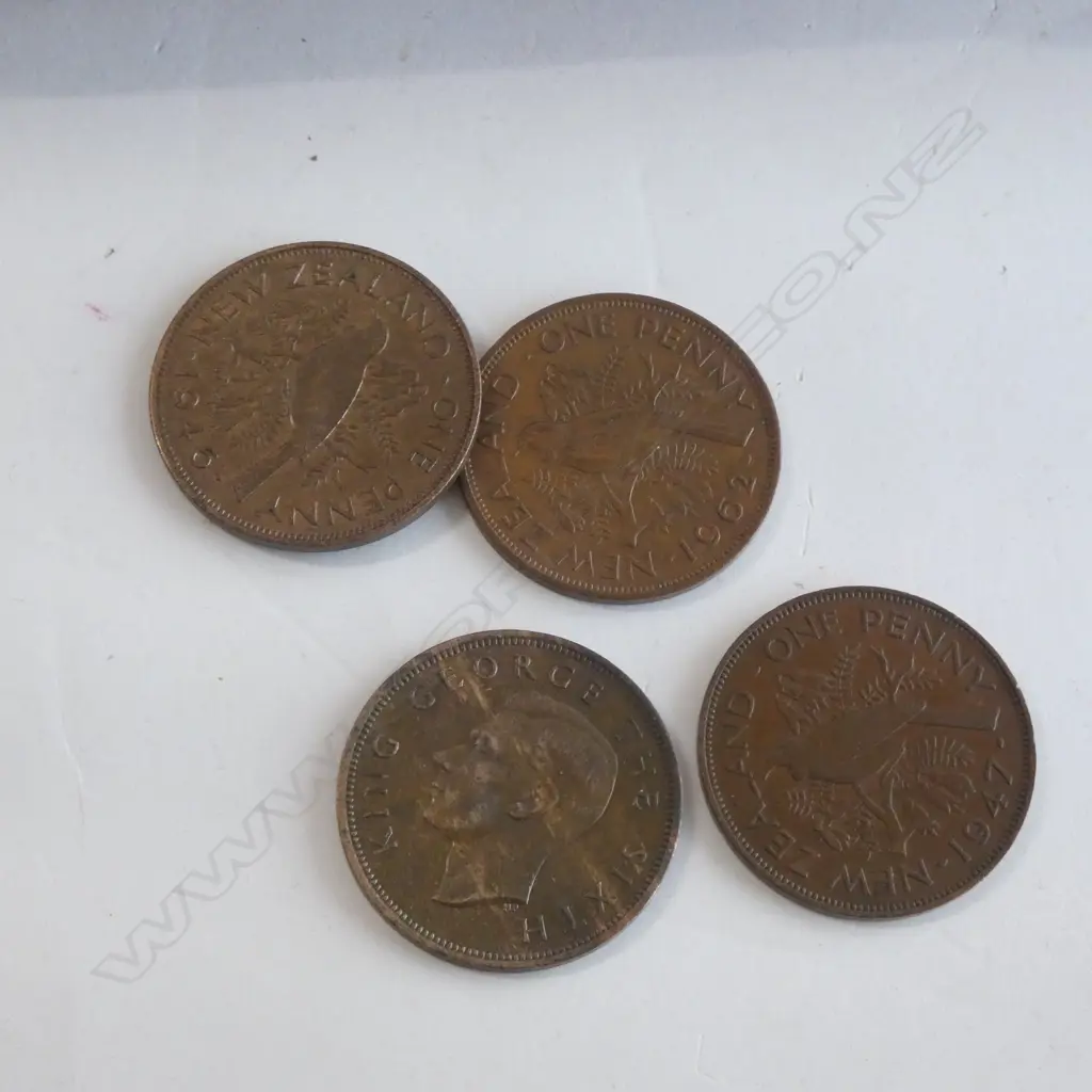 HARD CASE OF 60 NZ COPPER PENNIES Image 1++