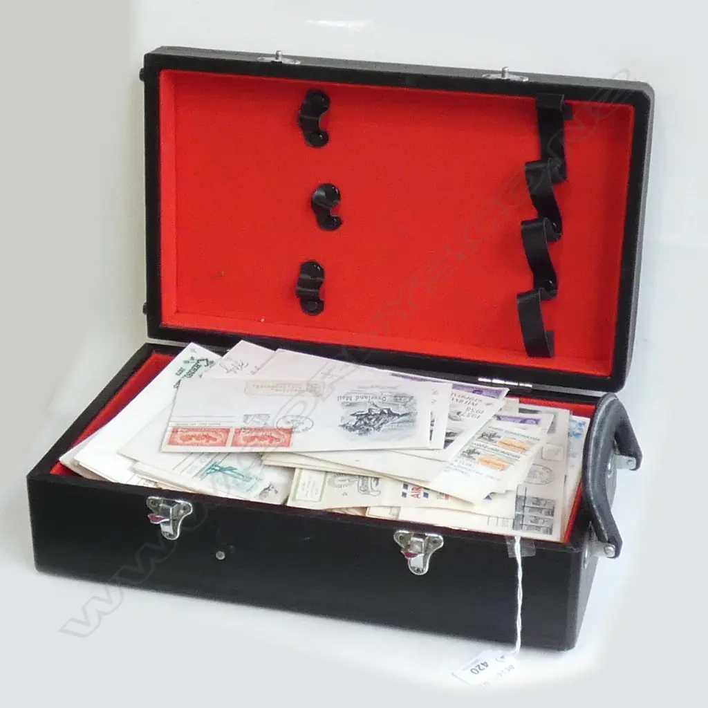 LG QUANTITY OF USA FIRST DAY COVERS (IN BLACK CASE) Image 1++