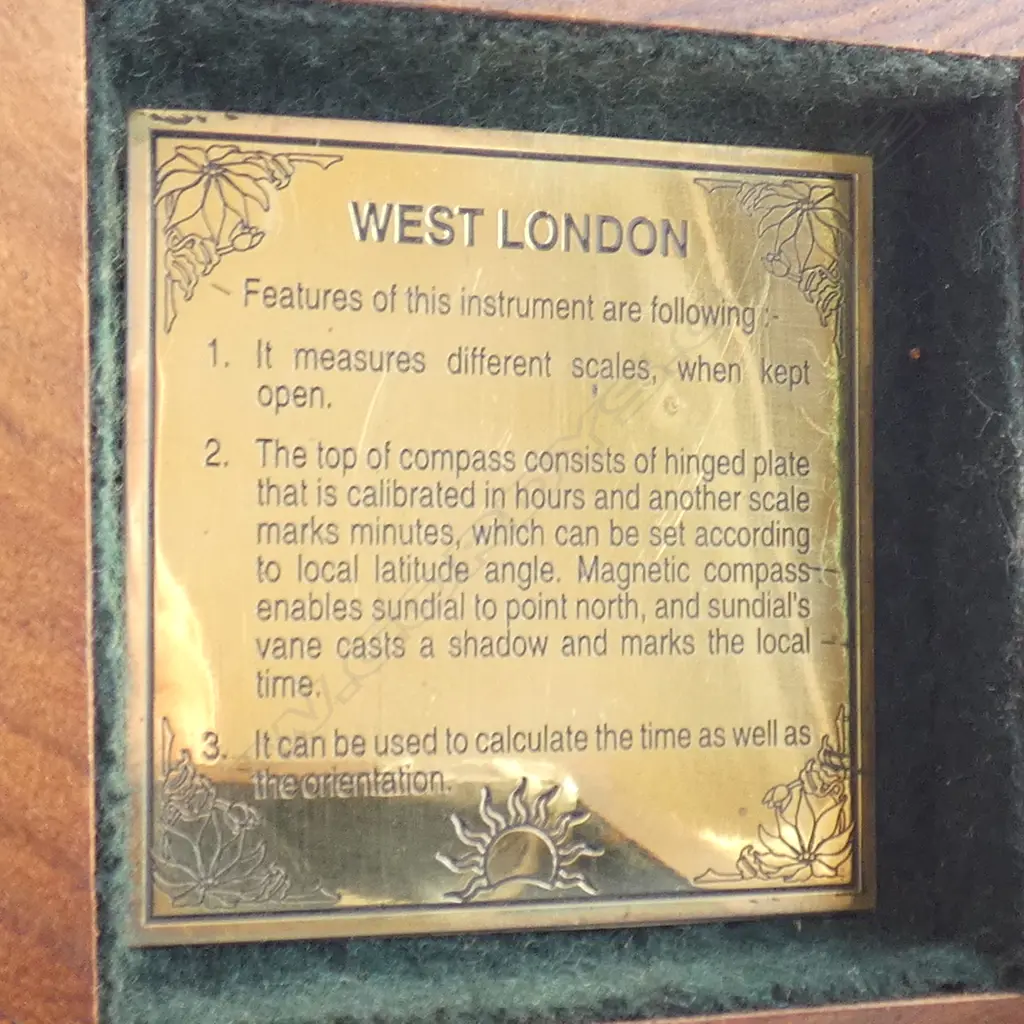 WEST LONDON BRASS COMPASS & SUNDIAL (DIA 67MM) IN WOODEN BOX Image 1++