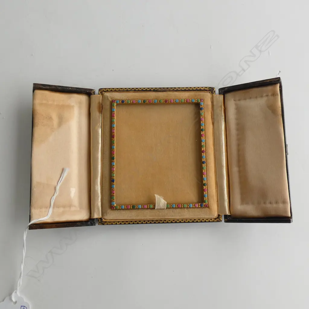 ENAMEL AND GLASS FRAME FOR A MINIATURE OR PHOTO IN ORIGINAL BOX Image 1++