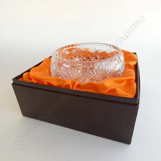 WEBB CONTINENTAL HAND CUT CRYSTAL BOWL (DIA 200MM)  - IN ORIGINAL BOX 