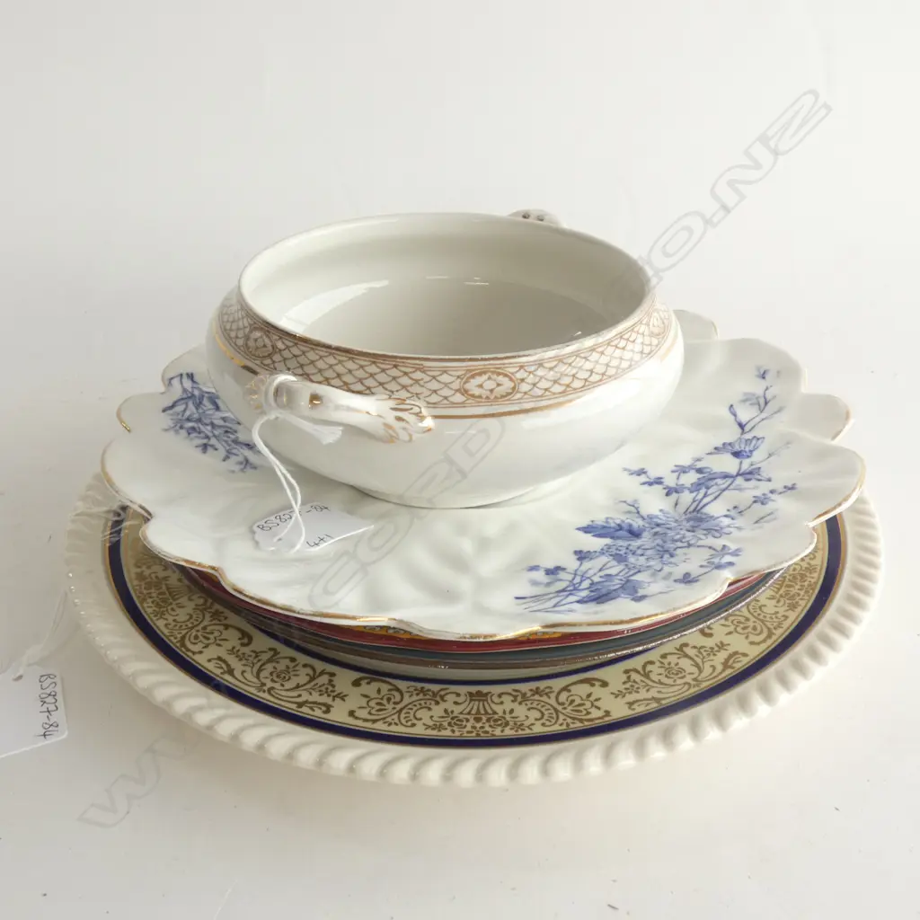 4 COLLECTABLE PLATES (1 A/F) (LARGEST DIA 270MM0 & SM SERVING DISH (DIA 180MM) Image 1++
