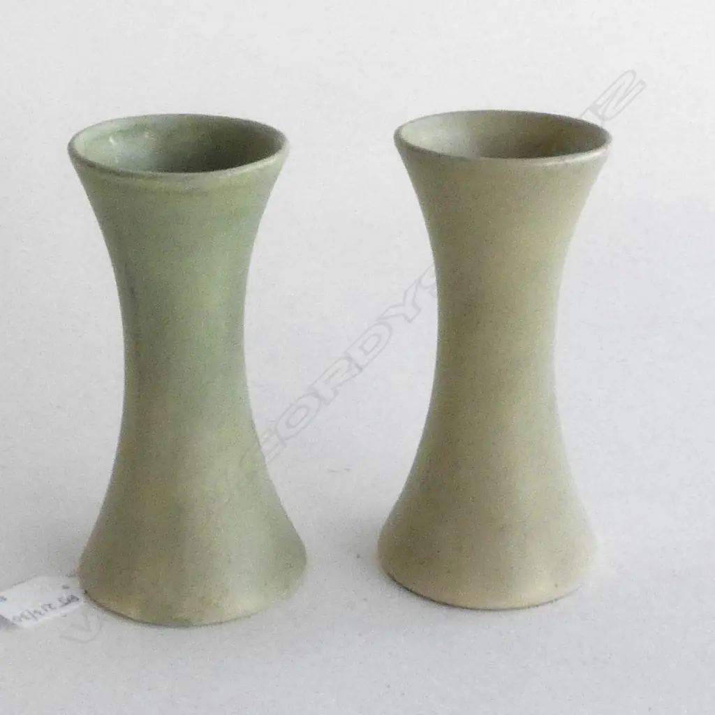 PR GREEN CROWN LYNN POTTERY VASES #909 H.160mm Image 1++