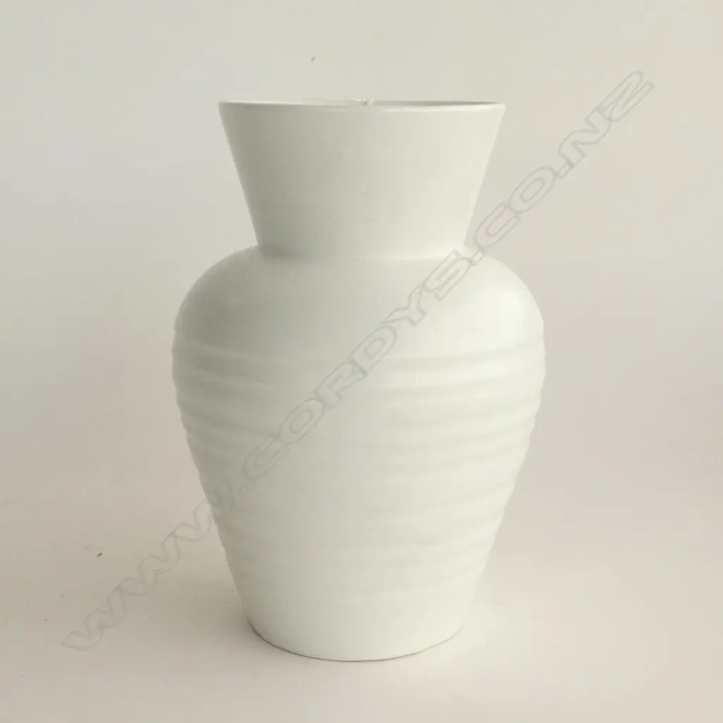 LARGE CROWN LYNN WHITE VASE #2070 H.250mm Image 1++